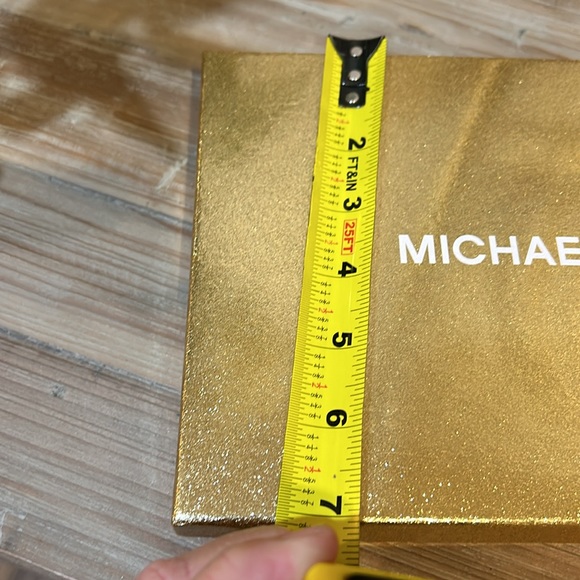 NEW Michael Kors gold box. Fits an envelope wristlet or wallet - Picture 5 of 7